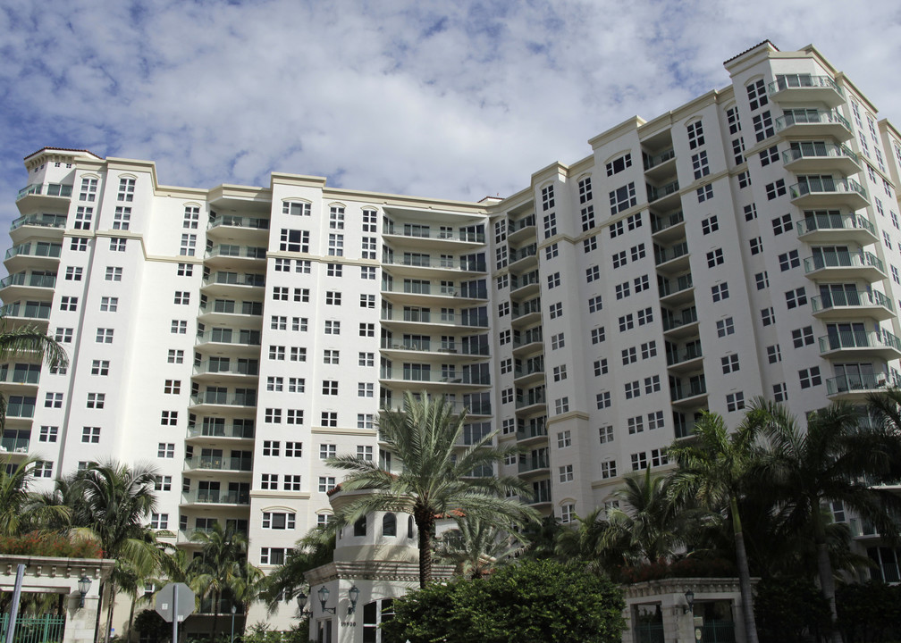 Turnberry Village NO Tower in Aventura, FL - Building Photo