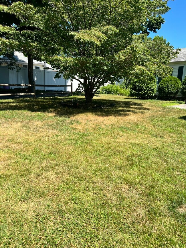 1 Poole St, Unit 1J in Woburn, MA - Foto de edificio - Building Photo