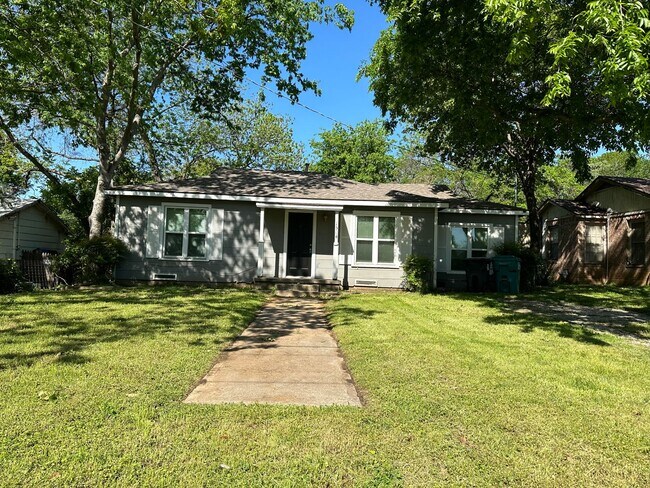 1504 Knight St in Denton, TX - Foto de edificio - Building Photo