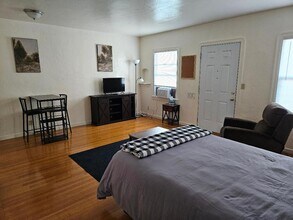 1443 Brown St, Unit studio in Napa, CA - Building Photo - Building Photo