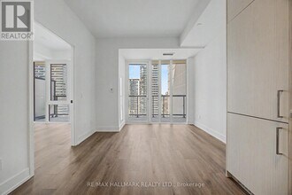 308 Jarvis St in Toronto, ON - Building Photo - Building Photo