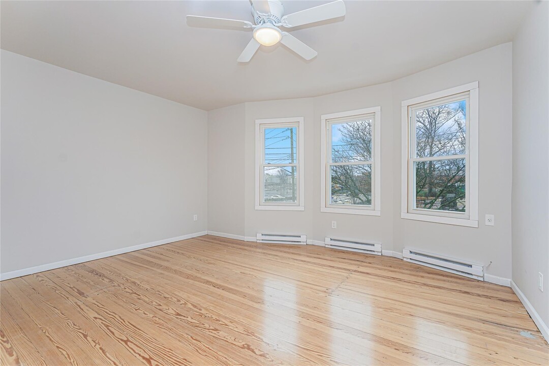 165 Chestnut Ave in Staten Island, NY - Building Photo