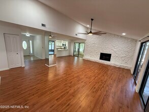 10511 Tanglewilde Dr W in Jacksonville, FL - Building Photo - Building Photo