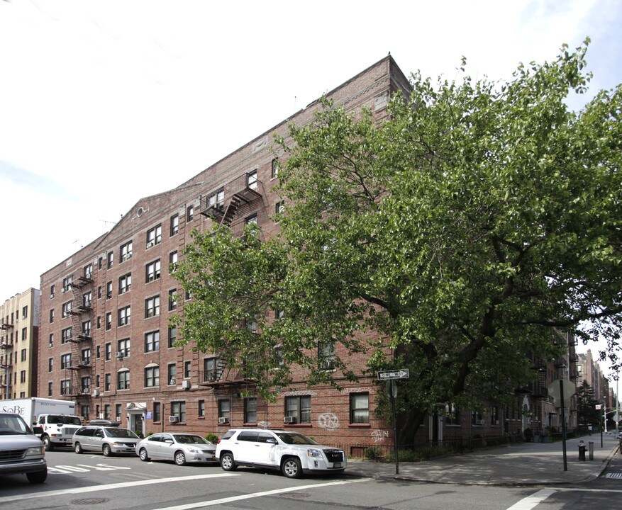 2020 Albemarle Rd in Brooklyn, NY - Building Photo