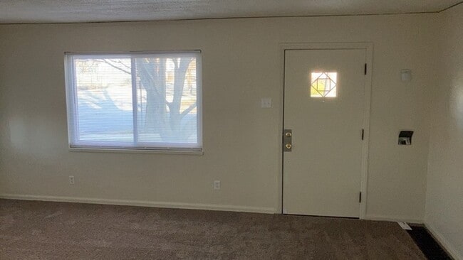 1076 Sherwood Dr in Dayton, OH - Building Photo - Building Photo