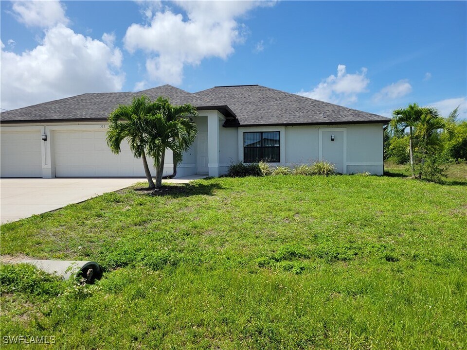 322 SW 23rd St in Cape Coral, FL - Building Photo