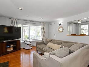 546 Poplar St in Boston, MA - Building Photo - Building Photo