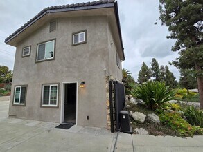 511 Laguna Rd in Fullerton, CA - Foto de edificio - Building Photo