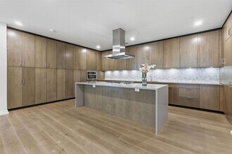 1010 W 10th St in Austin, TX - Building Photo - Building Photo