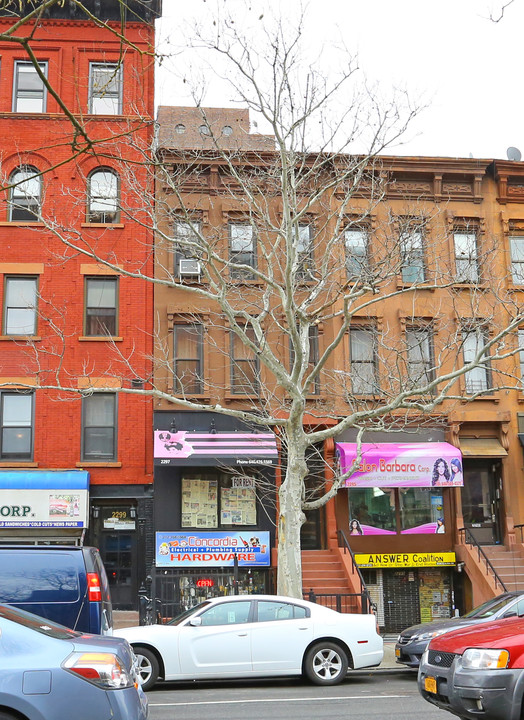 2297 Adam Clayton Powell Jr Blvd in New York, NY - Foto de edificio