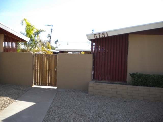 5751 E Thomas Rd in Scottsdale, AZ - Building Photo - Building Photo