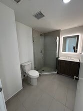 208 NE 35th Ter, Unit C1 in Miami, FL - Foto de edificio - Building Photo