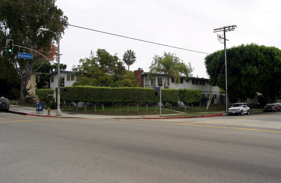 7366 W Manchester Ave in Los Angeles, CA - Foto de edificio