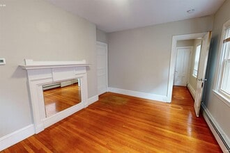 63 Dana St, Unit 8 in Cambridge, MA - Foto de edificio - Building Photo