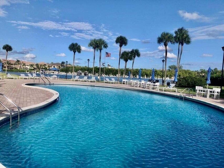 859 Jeffery St, Unit 2080 in Boca Raton, FL - Building Photo