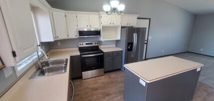3731 33rd Ave SW in Cedar Rapids, IA - Building Photo - Building Photo