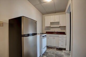 620 Main St E in Menomonie, WI - Foto de edificio - Building Photo