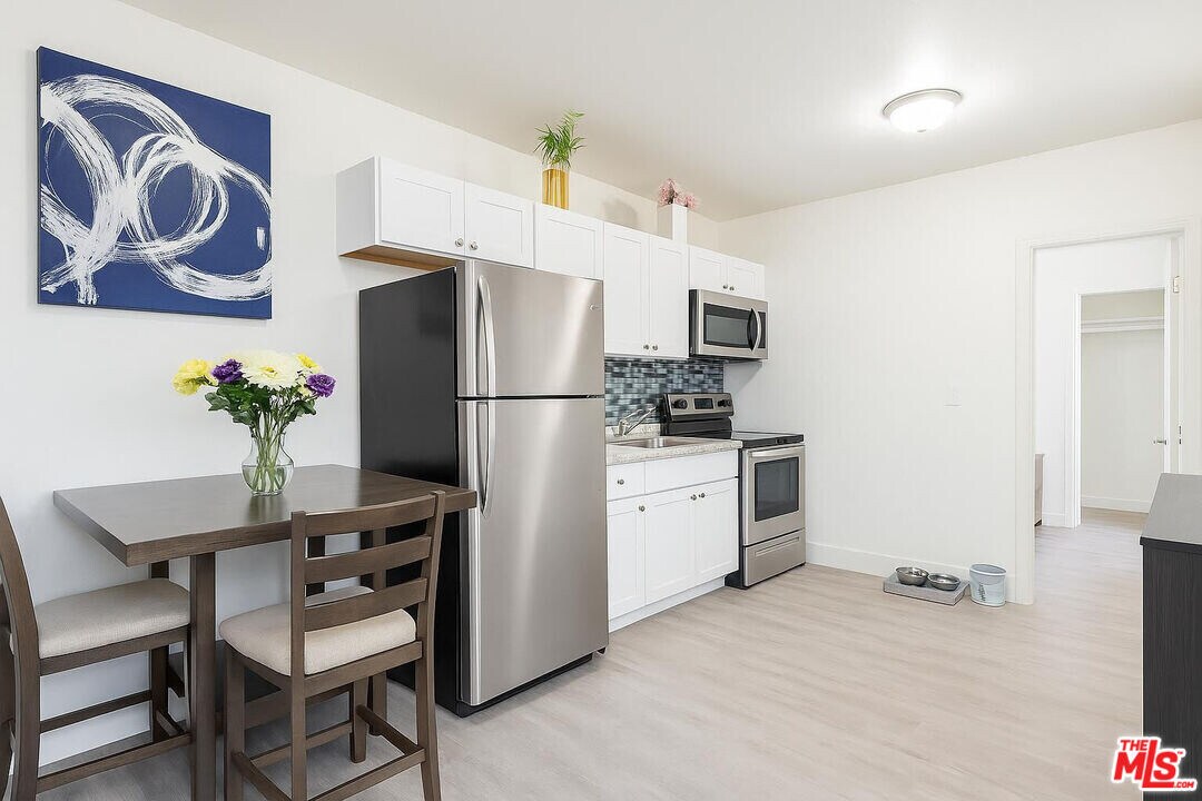 356 W 90th St in Los Angeles, CA - Building Photo