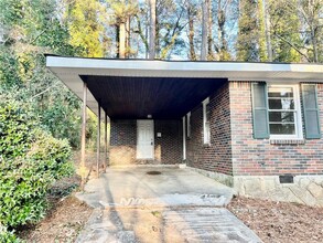 3262 Pinehill Dr in Decatur, GA - Building Photo - Building Photo