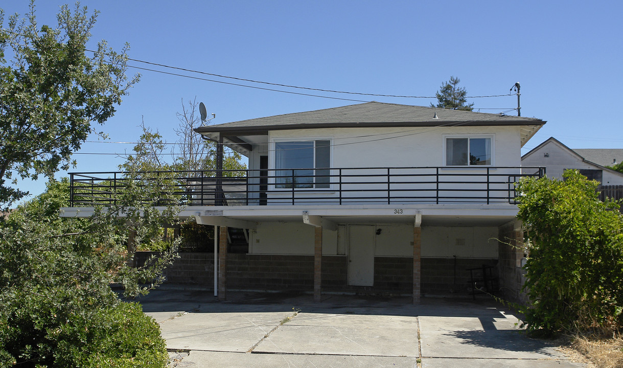 345 Pinole Ave in Rodeo, CA - Foto de edificio