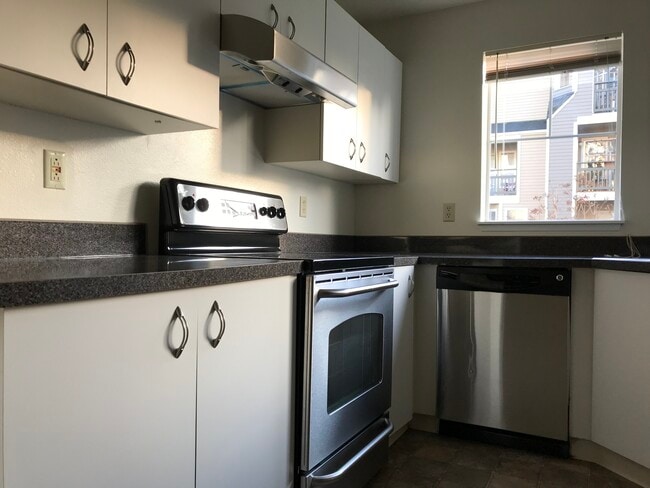 property at 5300 Harbour Pointe Blvd