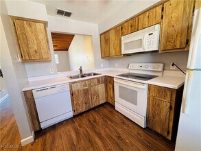 9303 Lenox Gardens Ln in Ft. Myers, FL - Building Photo - Building Photo