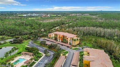 9715 Acqua Ct in Naples, FL - Foto de edificio - Building Photo