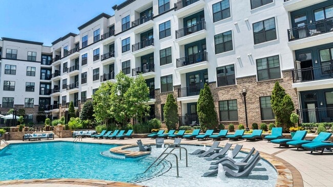 2700 Charlotte Ave Apartments