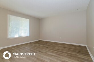 1306 Queens Ct in Oak Grove, MO - Foto de edificio - Building Photo