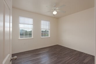 Regent 1 Apartments in Beaumont, TX - Foto de edificio - Building Photo