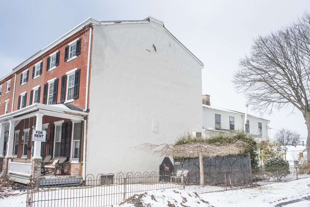 335 W Miner St, Unit front in West Chester, PA - Foto de edificio