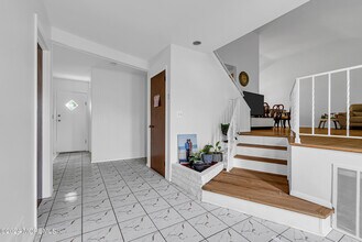 36 Community Dr in West Long Branch, NJ - Building Photo - Building Photo