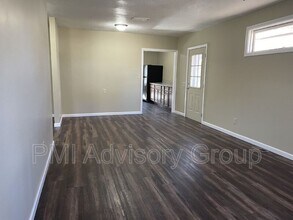 940 SE Pinecrest Dr in Topeka, KS - Building Photo - Building Photo