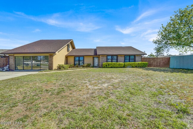 7525 Melody Ln in Panama City, FL - Foto de edificio - Building Photo