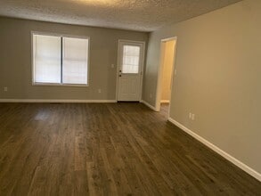 231 McGee Loop in Jackson, TN - Foto de edificio - Building Photo