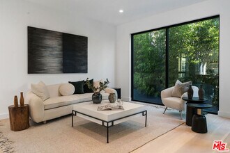 2915 Avenel Terrace in Los Angeles, CA - Building Photo - Building Photo