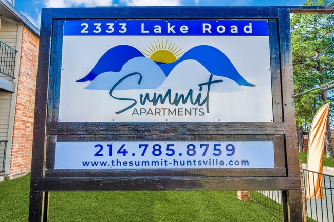 The Summit Apartments in Huntsville, TX - Foto de edificio - Building Photo