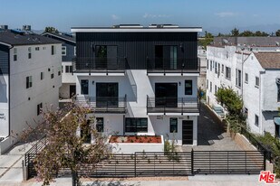 4643 W 18th St in Los Angeles, CA - Building Photo