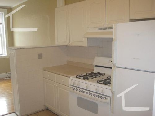 330 St Paul St-Unit -4 in Brookline, MA - Building Photo - Building Photo