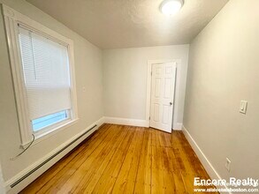 30 Rawson St, Unit 22-2 in Boston, MA - Foto de edificio - Building Photo
