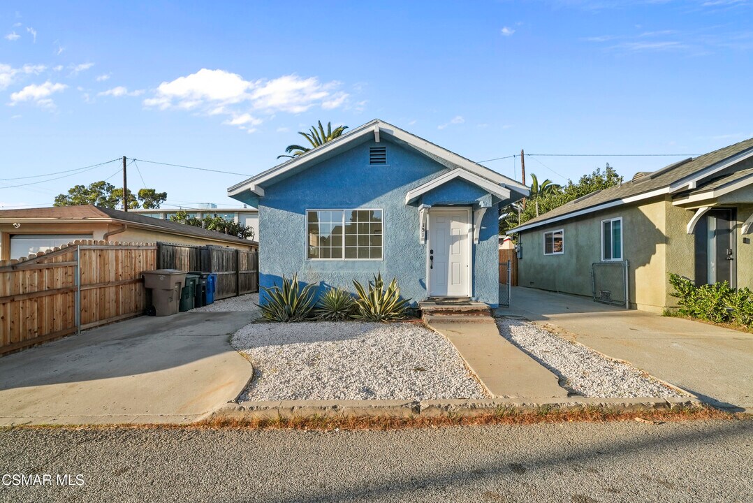 151 Forbes Ln in Ventura, CA - Building Photo