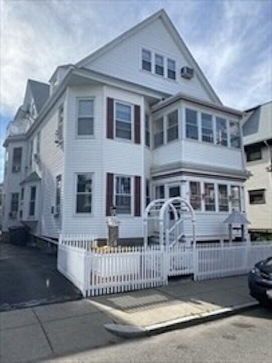 30 Saxton St in Boston, MA - Building Photo