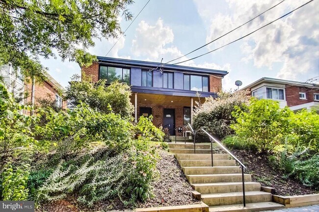 213 Hawaii Ave NE in Washington, DC - Building Photo - Building Photo