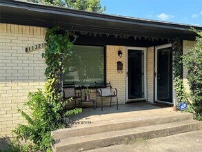 11321 Wyatt St in Dallas, TX - Foto de edificio - Building Photo