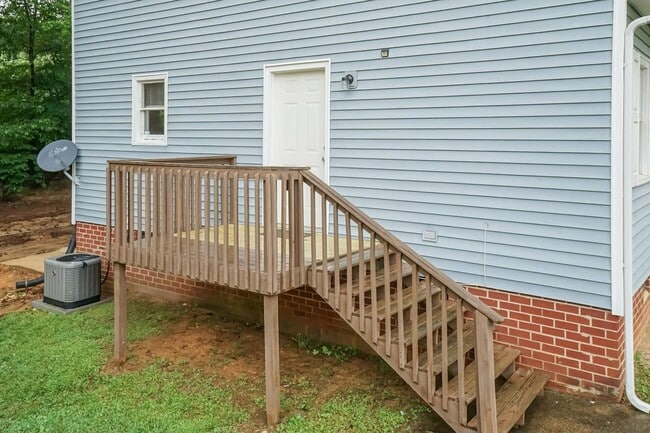 1300 Cherrycrest Dr in Durham, NC - Building Photo - Building Photo