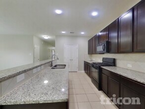 210 Pequin Rd in Crosby, TX - Building Photo - Building Photo