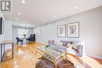 12 Featherstone Ave in Markham, ON - Building Photo - Building Photo