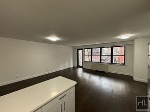 East 82nd Street in New York, NY - Building Photo - Building Photo