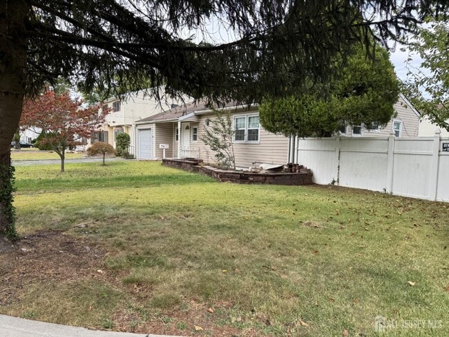 392 Durham Ave in Edison, NJ - Building Photo - Building Photo