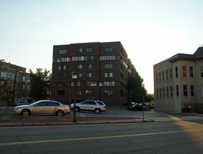 1600 Prince St in Alexandria, VA - Building Photo - Building Photo